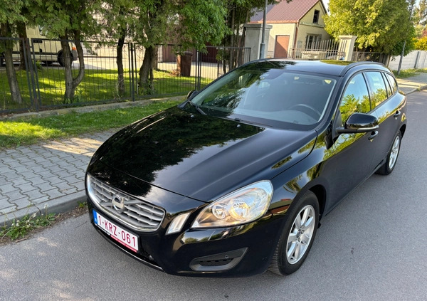 Volvo V60 cena 33900 przebieg: 246000, rok produkcji 2012 z Oborniki Śląskie małe 326